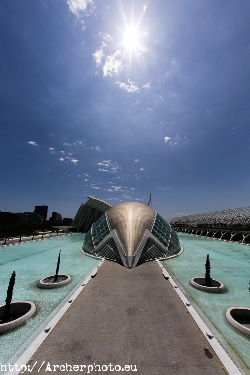 L'Hemisfèric. Ciudad de las Artes y las Ciencias de Valencia de Santiago Calatrava. Foto: Archerphoto