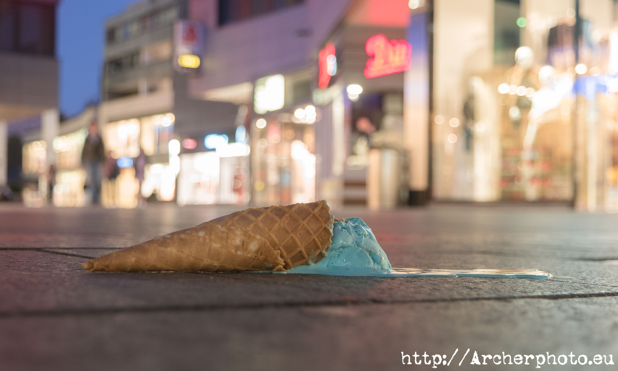 un helado en el suelo en Maguncia, por Archerphoto, fotógrafo profesional