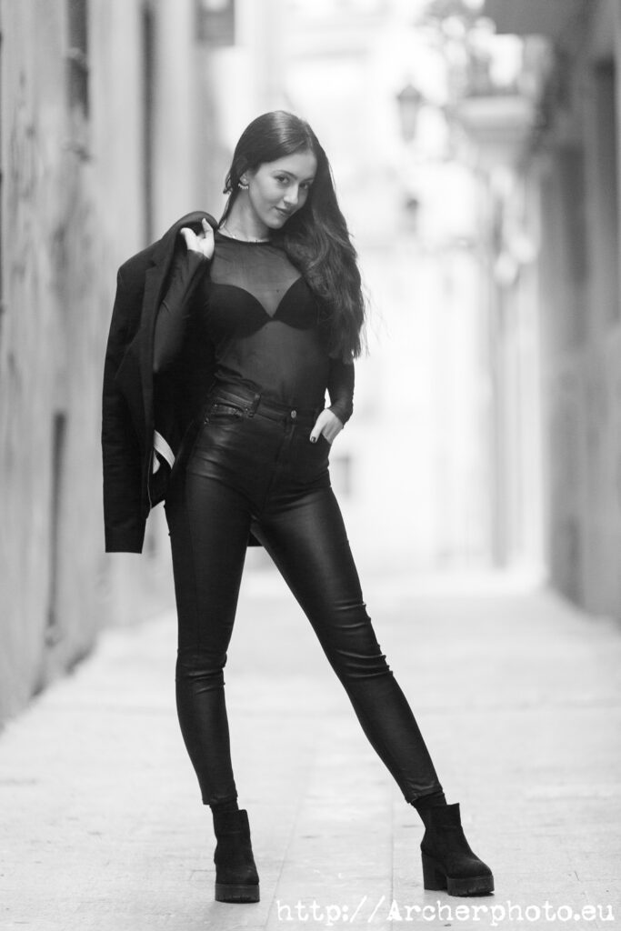 Cintia en Valencia en 2020, por Archerphoto, fotógrafo profesional, imagen en blanco y negro