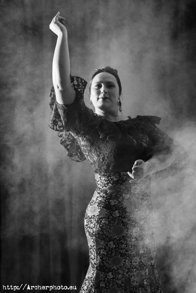 Tamara, danza española, fotos de estudio por Archerphoto, fotógrafo de danza en València.