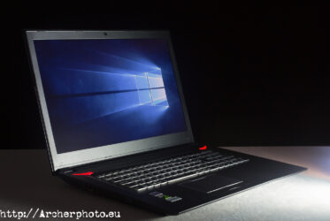 Fotografía de producto. Fotografía para publicidad. Ordenador portátil en estudio, por Archerphoto, fotógrafo publicidad Valencia