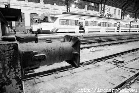 Tope de vía en la Estación del Norte, Valencia, por Archerphoto, fotógrafo profesional