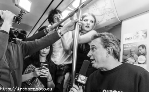 Víctor Pérez, DJ, fiesta nocturna en el metro de Valencia, fotografos Valencia