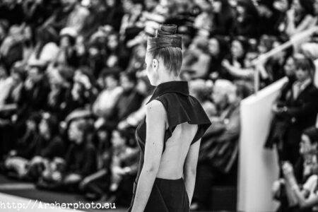Una modelo en el desfile de Jaime Piquer de 3 de febrero de 2011, por Archerphoto fotografo Valencia