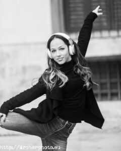 Andrea Vidaurre bailando en la calle, fotografo Valencia, Puerto de Sagunto, Archerphoto