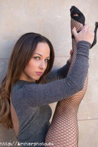 Andrea Vidaurre sesión fotográfica bailando en la calle, fotógrafo profesional Valencia danza, Archerphoto