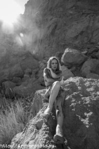 María Roca, sesión de fotos en exteriores, blanco y negro, 2019 por Archerphoto, fotógrafo profesional