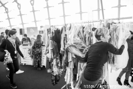 Moviendo ropa en CLEC Fashion Festival València por Archerphoto
